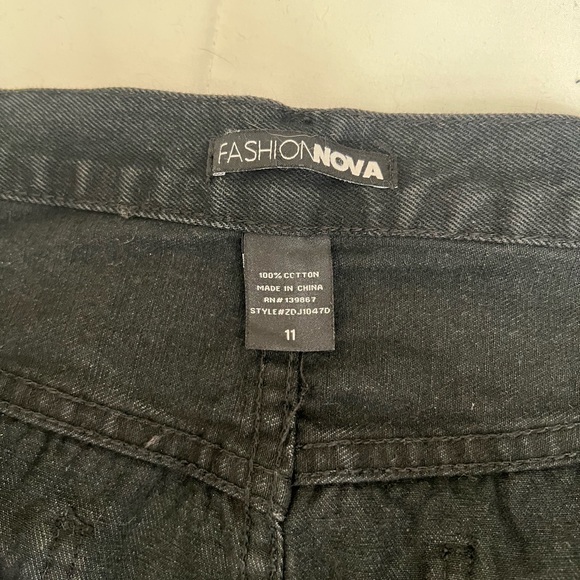 Distressed crossover jeans - Picture 4 of 4